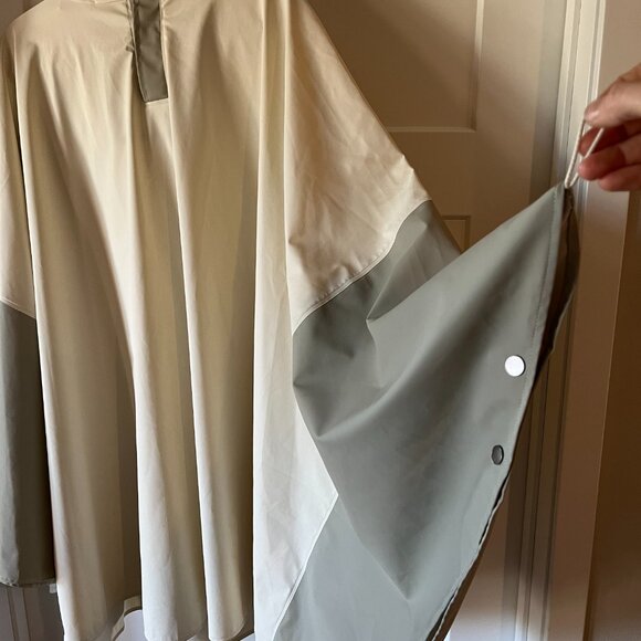 Rains Cape rain poncho - Picture 2 of 10